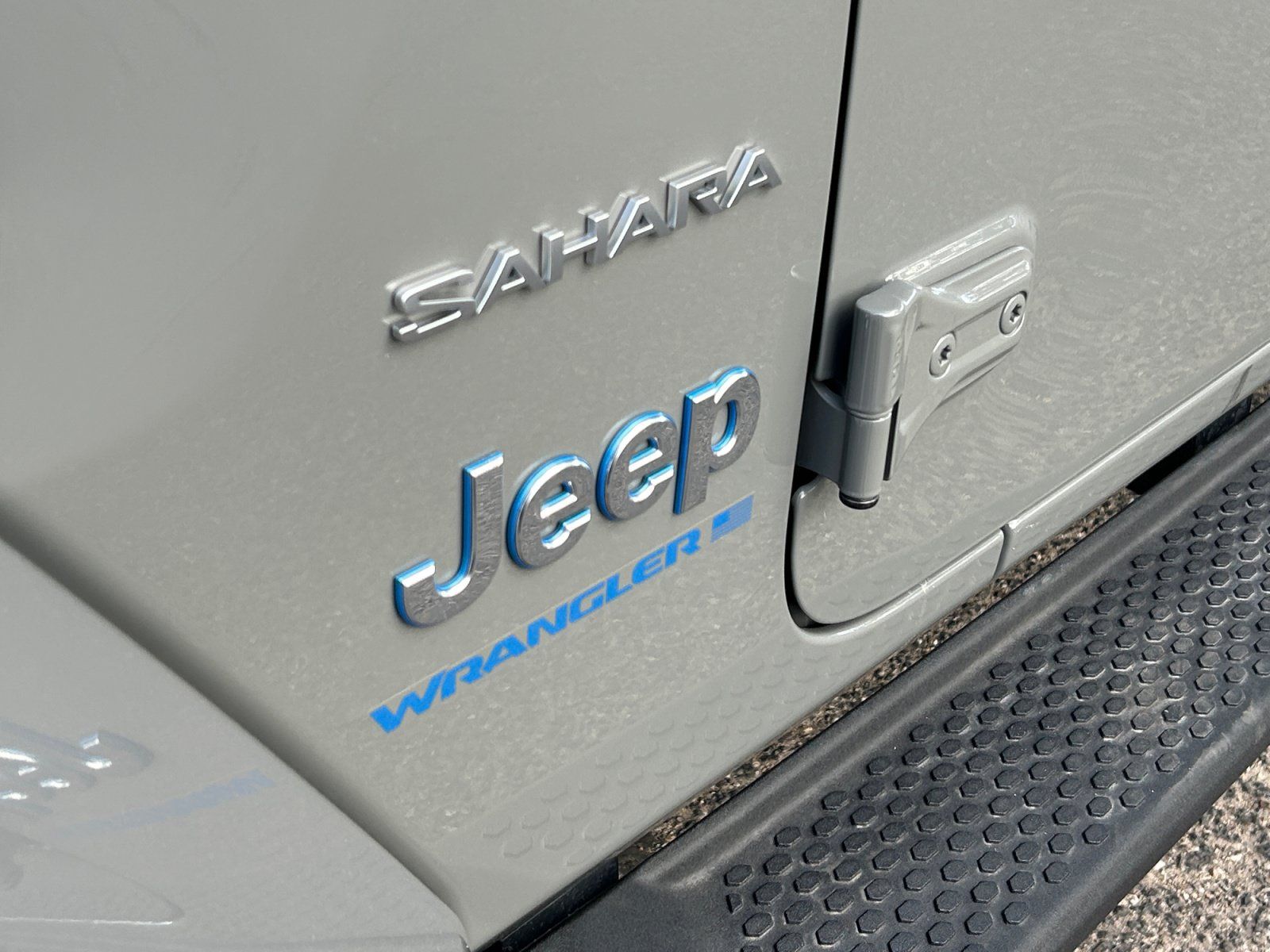 Used 2023 Jeep Wrangler Unlimited Sahara AWD/4WD image 23