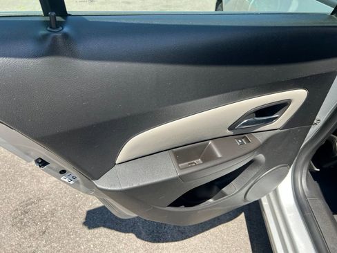 Used 2015 Chevrolet Cruze LS FWD image 10