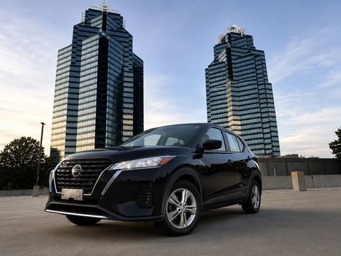 Used 2021 Nissan Kicks S FWD image 1