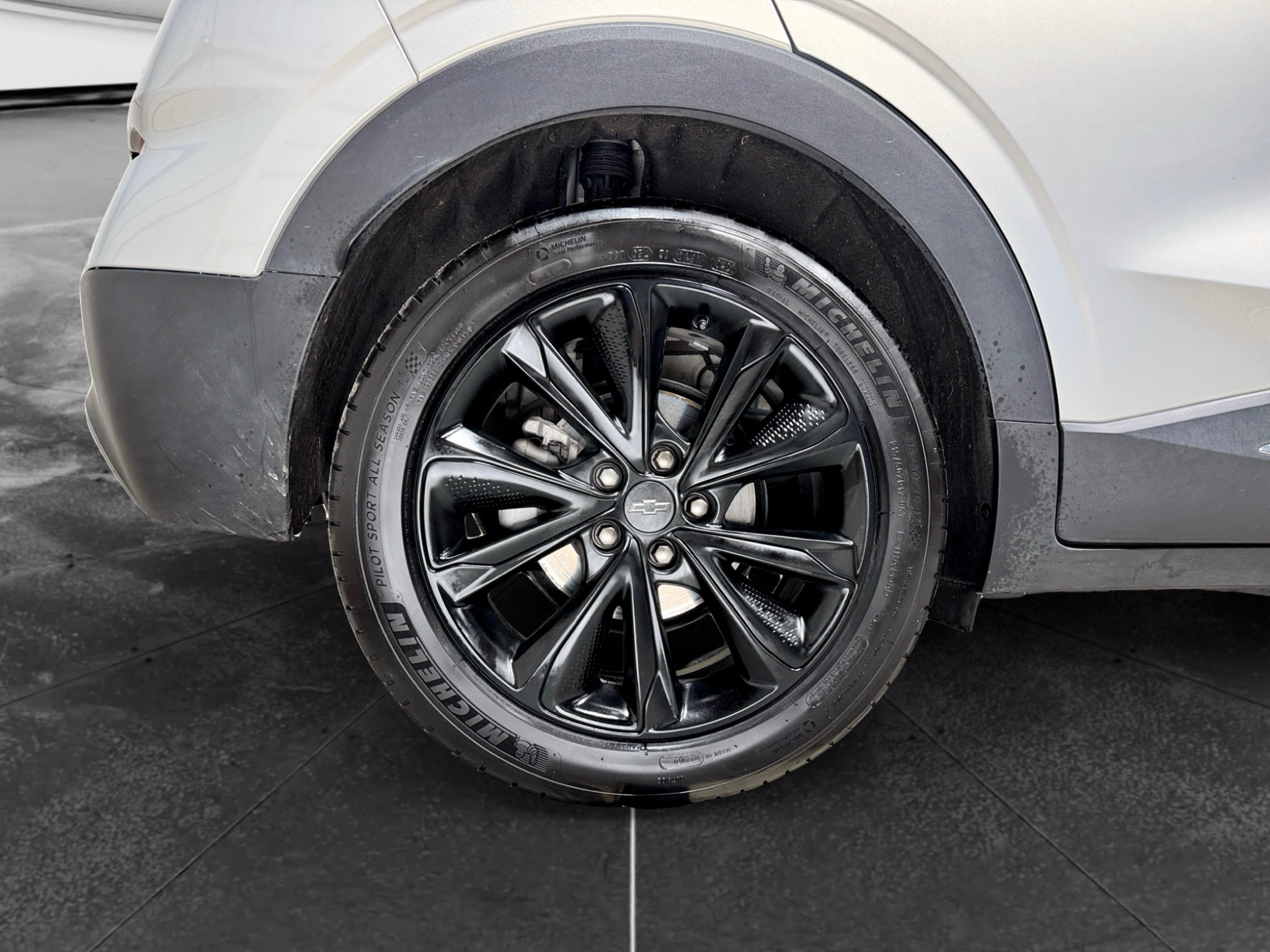 Used 2023 Chevrolet Bolt EUV Premier w/ Sun & Sound Package FWD image 33