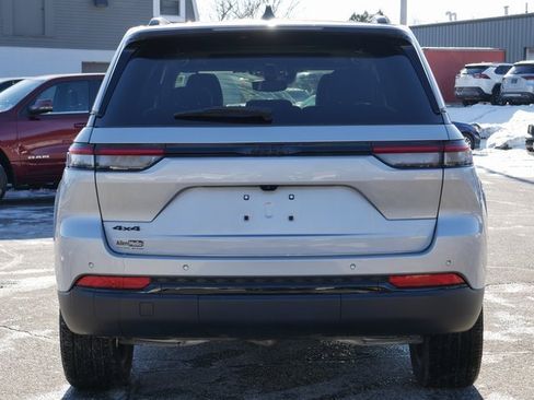 Used 2024 Jeep Grand Cherokee Altitude image 5