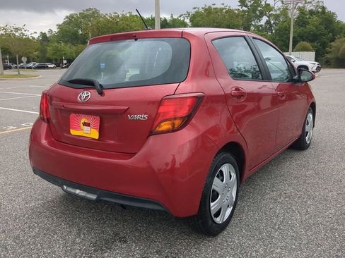 Used 2017 Toyota Yaris L image 4