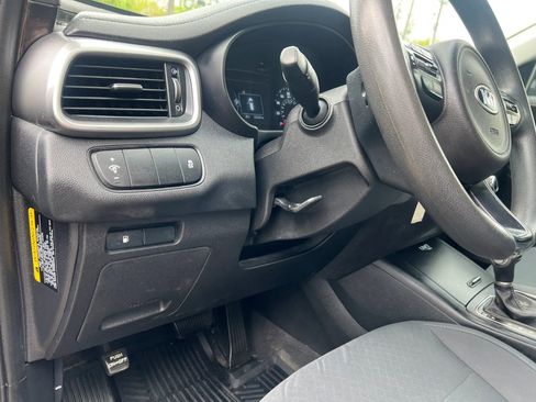 Used 2016 Kia Sorento LX image 14