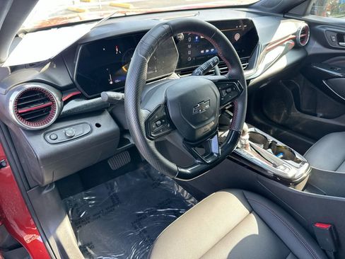 Used 2024 Chevrolet Trax RS w/ Sunroof Package image 10