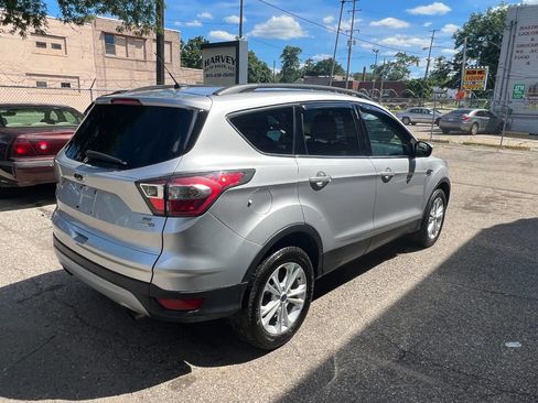 Used 2017 Ford Escape SE w/ Equipment Group 201A image 4