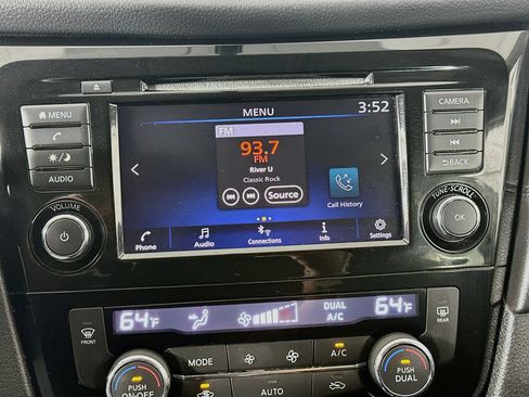 Used 2018 Nissan Rogue SV FWD image 19
