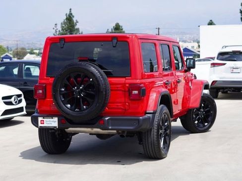 Used 2025 Jeep Wrangler Unlimited Sahara w/ Safety Group AWD/4WD image 8