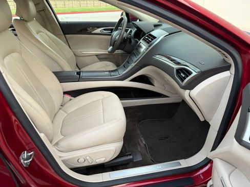 Used 2016 Lincoln MKZ FWD image 18