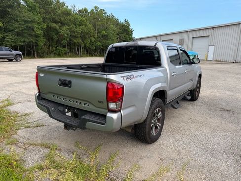 Used 2017 Toyota Tacoma TRD Sport w/ Tow Package RWD image 7