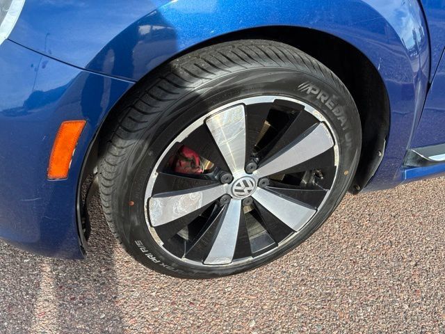 Used 2012 Volkswagen Beetle 2.0T FWD image 4