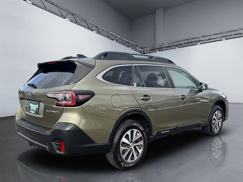 Used 2022 Subaru Outback Premium image 7