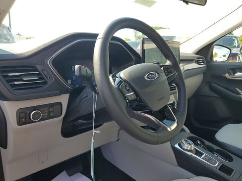 New 2024 Ford Escape PHEV image 13