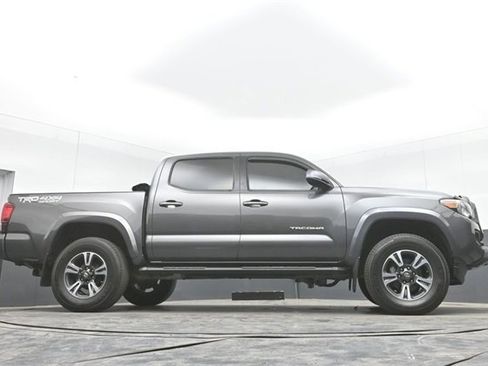 Used 2019 Toyota Tacoma TRD Sport image 47