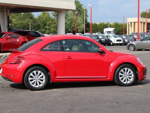 Used 2019 Volkswagen Beetle 2.0T S FWD image 3