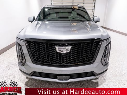 Used 2026 Cadillac Escalade ESV Platinum Sport w/ LPO, ONYX Package AWD/4WD image 7