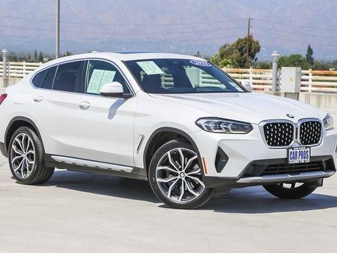 Used 2022 BMW X4 xDrive30i AWD/4WD image 2