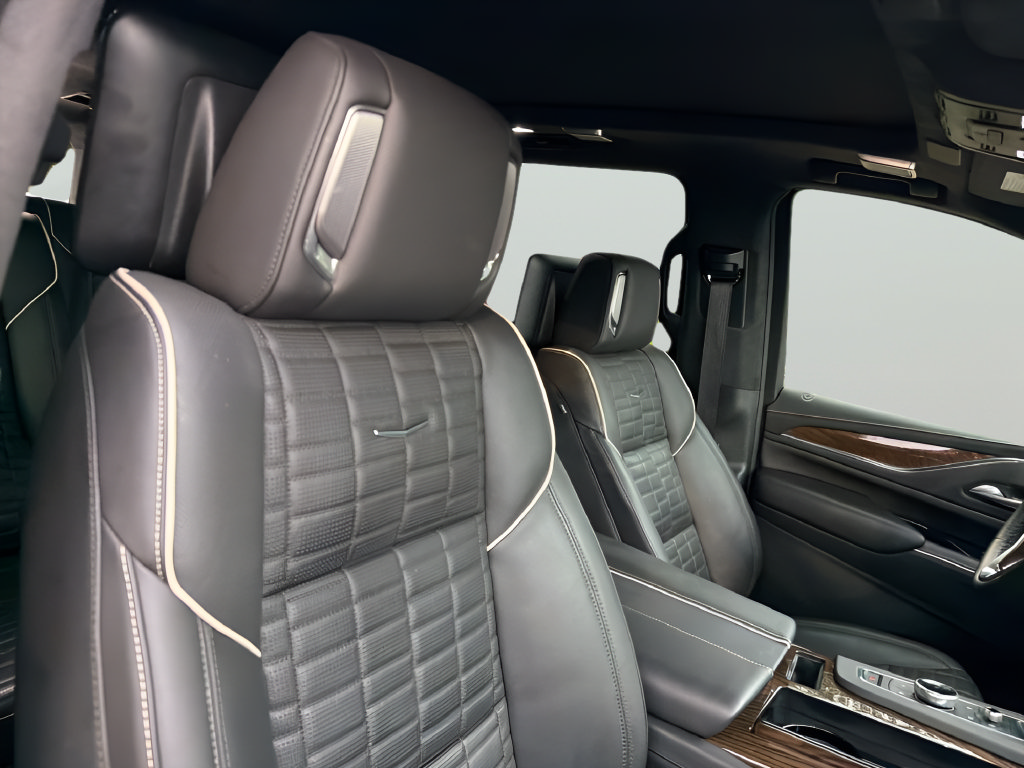 Used 2024 Cadillac Escalade ESV Premium Luxury Platinum AWD/4WD image 37