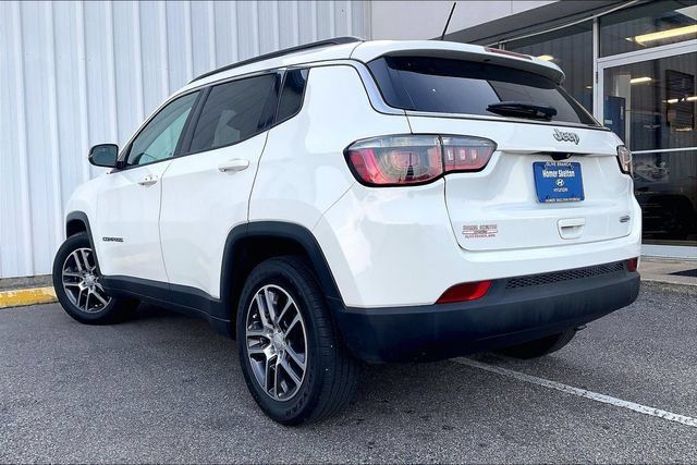 Used 2018 Jeep Compass Latitude w/ Popular Equipment Group FWD image 4