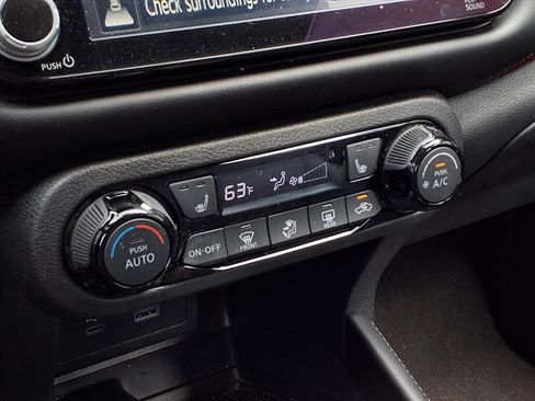 Used 2023 Nissan Kicks SR w/ SR Premium Package FWD image 18