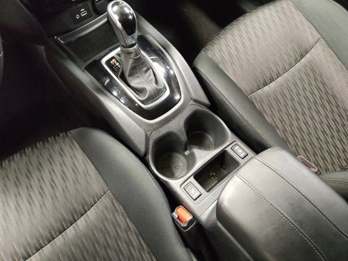 Used 2020 Nissan Rogue SV FWD image 26