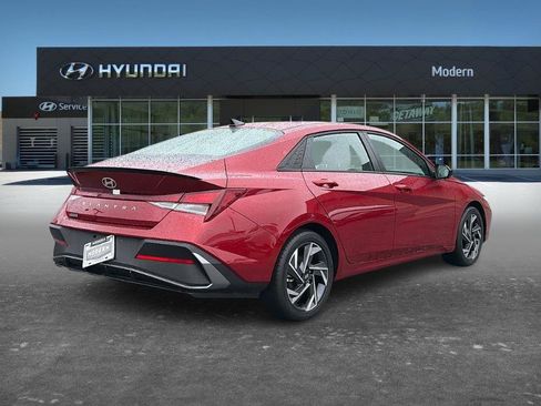 Certified 2025 Hyundai Elantra Sport FWD image 3
