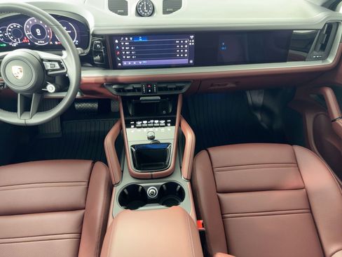 Certified 2026 Porsche Cayenne Coupe image 17