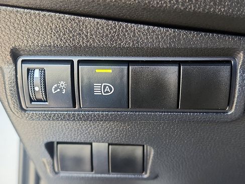 Used 2025 Toyota Corolla Cross LE image 26