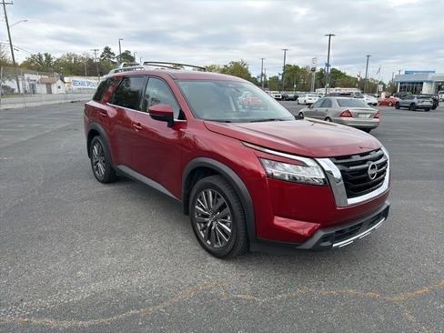 Used 2024 Nissan Pathfinder SL w/ SL Premium Package image 5