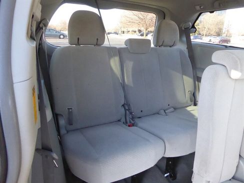 Used 2014 Toyota Sienna LE image 29