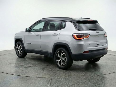 Used 2025 Jeep Compass Limited image 6