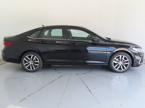 New 2026 Volkswagen Jetta SE FWD image 2