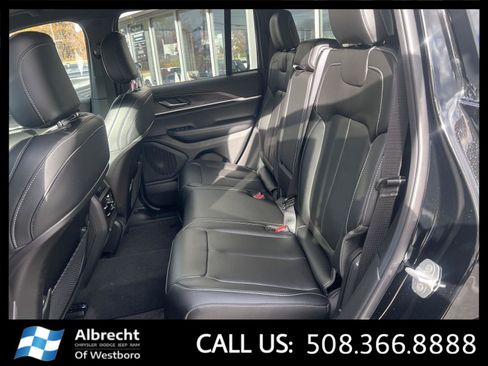 New 2025 Jeep Grand Cherokee Limited image 12