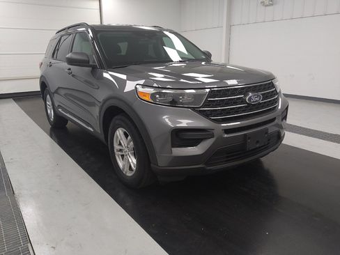 Used 2023 Ford Explorer XLT AWD/4WD image 13