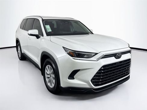 Certified 2024 Toyota Grand Highlander XLE image 4