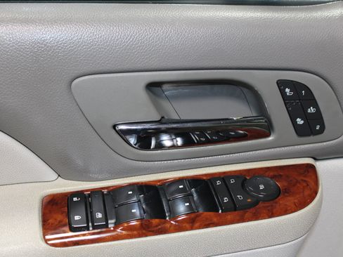 Used 2010 Chevrolet Avalanche LT w/ Luxury Package RWD image 13