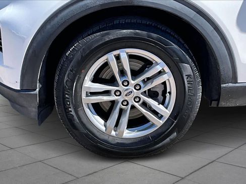 Used 2023 Ford Explorer XLT image 11