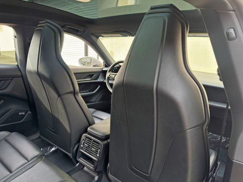 Used 2021 Porsche Taycan RWD image 39