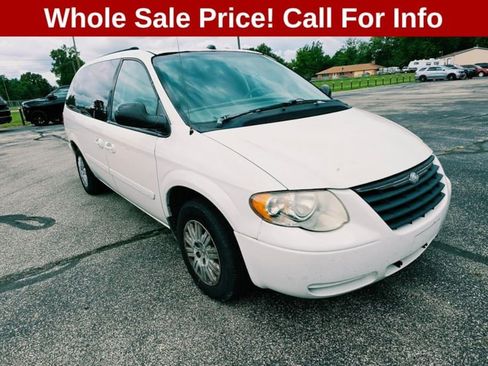Used 2005 Chrysler Town & Country LX w/ Popular Equipment Group II FWD image 1