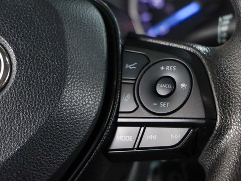 Used 2022 Toyota RAV4 LE AWD/4WD image 14
