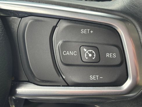 Used 2018 Jeep Wrangler Unlimited Sahara image 20