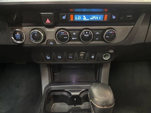 Used 2017 Toyota Tacoma TRD Off-Road image 19