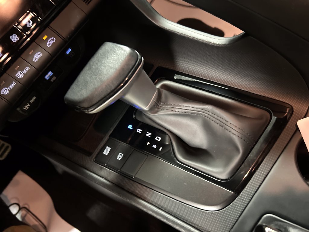 Used 2025 Hyundai Elantra Sport FWD image 18