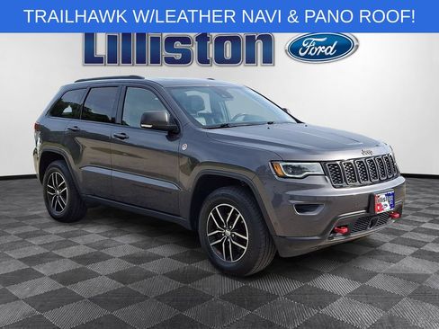 Used 2017 Jeep Grand Cherokee Trailhawk w/ Trailhawk Luxury Group AWD/4WD image 3