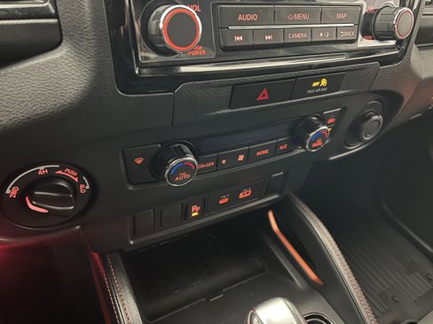 Used 2022 Nissan Frontier PRO-4X w/ Technology Package image 30