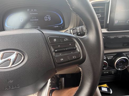 Used 2025 Hyundai Venue SEL FWD image 43