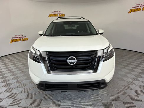 Certified 2024 Nissan Pathfinder SV FWD image 9
