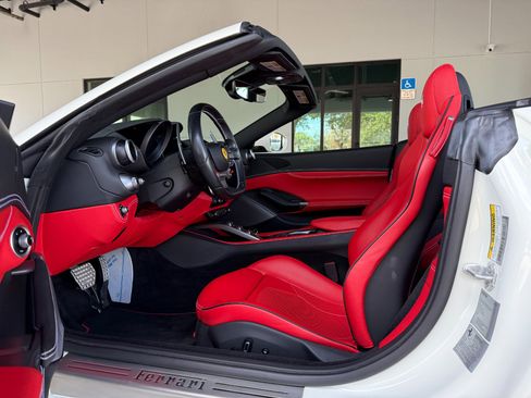 Used 2020 Ferrari Portofino image 27