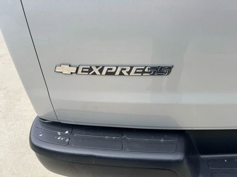 Used 2017 Chevrolet Express 3500 LS image 8
