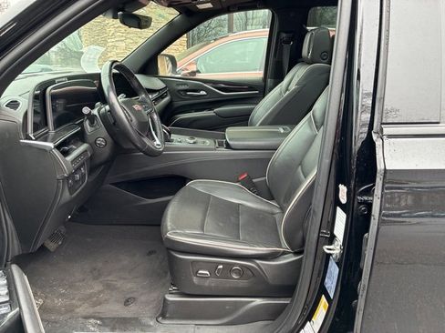 Used 2023 Cadillac Escalade Sport image 3