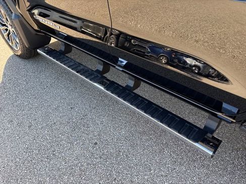 Used 2023 GMC Canyon Denali AWD/4WD image 10